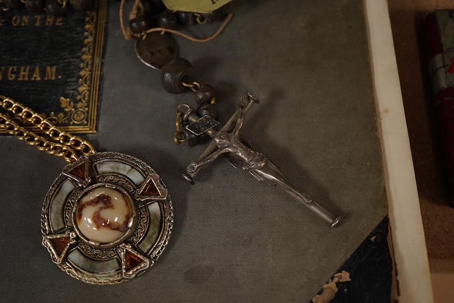 Miscellaneous items to include pen knives, a rosary bead necklace with paper label reading ‘said to have belonged to Mary Queen of Scots..’, a 19th century sketch book dated 1864 and lion head door knocker. Condition - v